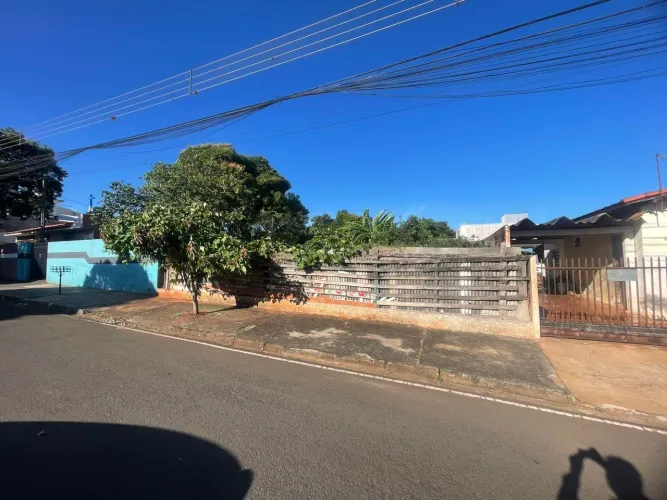 Terreno à venda com 300 m2, 12 metros de frente e excelente potencial construtivo
