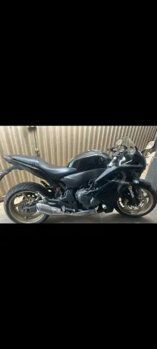 CBR 600f com apenas 37 mil km rodados 