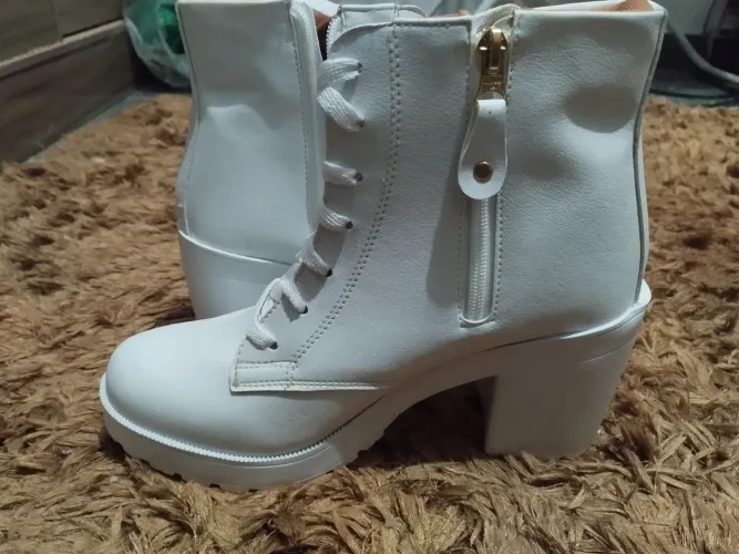 Coturno branco feminino