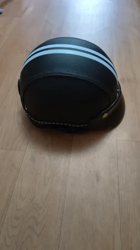 Capacete coquinho com viseira tamanho P(54/56) - novo. Não foi usado