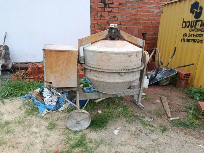 Vendo betoneira 400 litros usada motor 4 cv