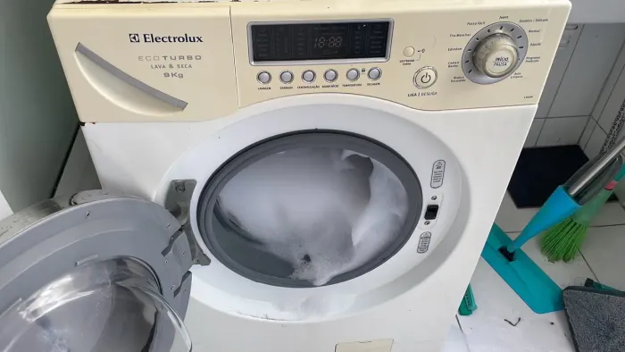 Máquina de Lavar Electrolux ECO TURBO com defeito apenas para aproveitamento de peças