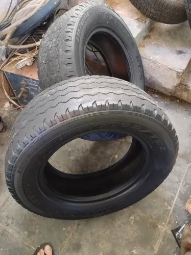 Par pneus 235/60R16 Goodyear