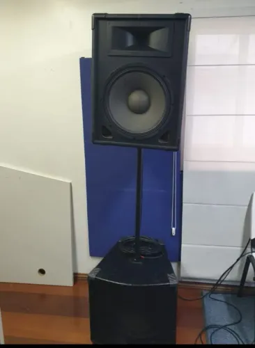 Coluna de Caixas jbl