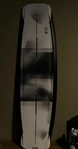 Prancha + Bota para Wakeboard (Kit Liquid Force)