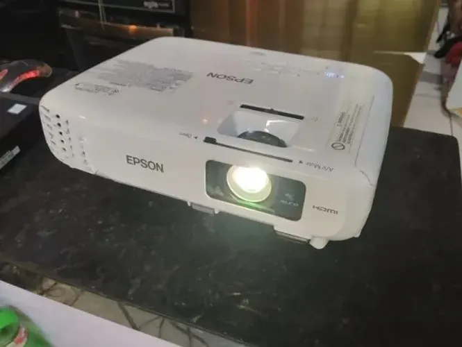 Projetor Epson x24+ 3500 Lumes 