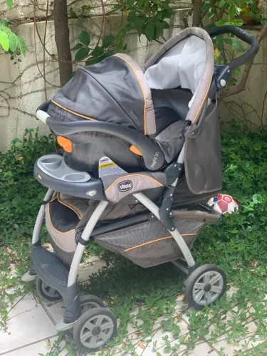 Carrinho de bebê + bebê conforto Chicco
