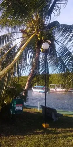 Casa em Cachapregos.Condomínio.Lugar lindo a 400m da praia.4Q com ar. Gourmet. Piscina