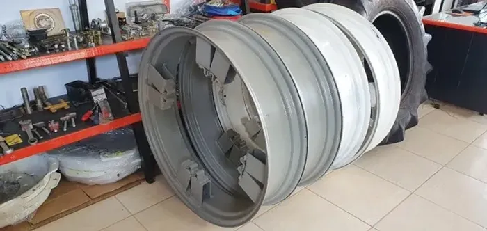 Roda Agrícola Nova Pneu Fino 13.6-38 c/ 8 Pres.Simples ou 4 Pres.Duplas - Preço Unitário