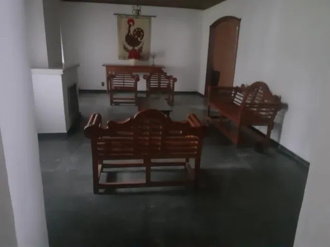 Conjunto Sofá e poltronas madeira demolição