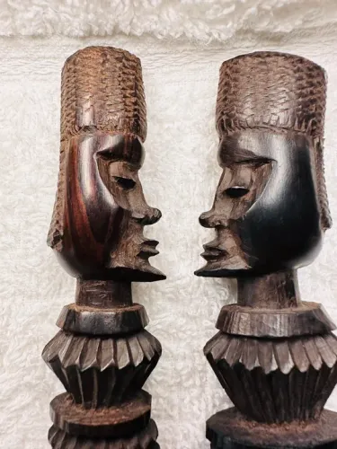 Punhais africanos em ébano 