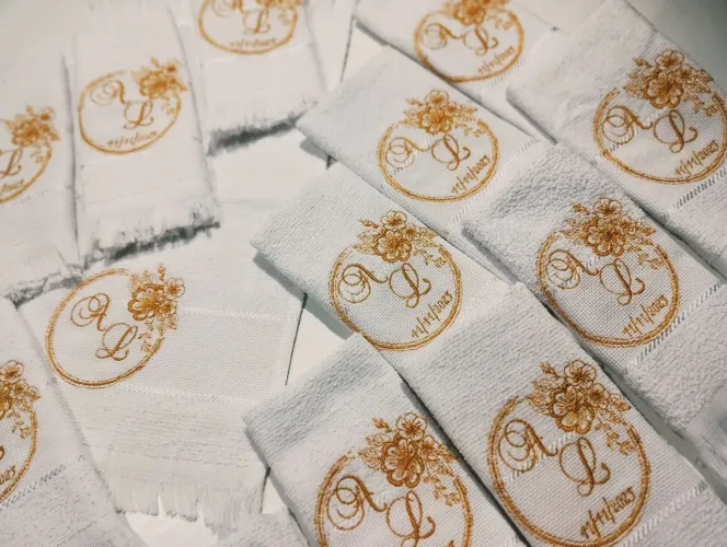Toalhinhas bordadas e personalizadas para lembrancinhas