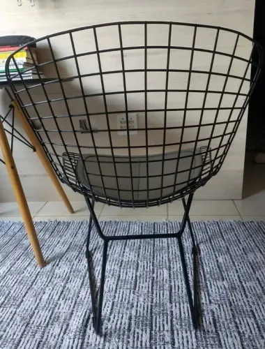 VENDO CADEIRA BERTOIA PRETA NOVA
