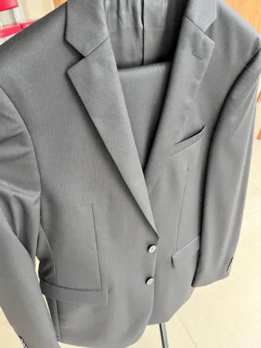 Terno Calvin Klein Preto Risca de Giz novo