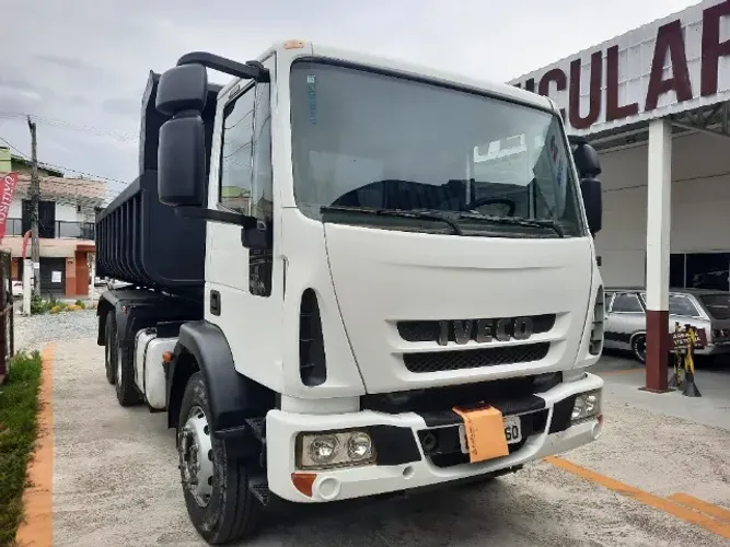 Caminhão iveco tector 260e30id 6x4 2018