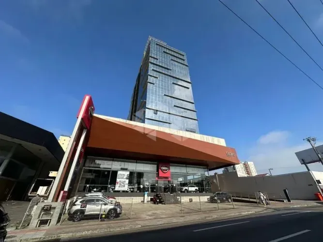 Sala comercial mobiliada 25M² para alugar no empreendimento Globo Tower Estreito, Florian