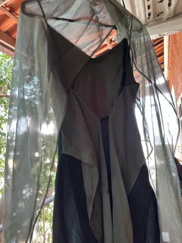 Vestido de festa longo verde oliva com lenço