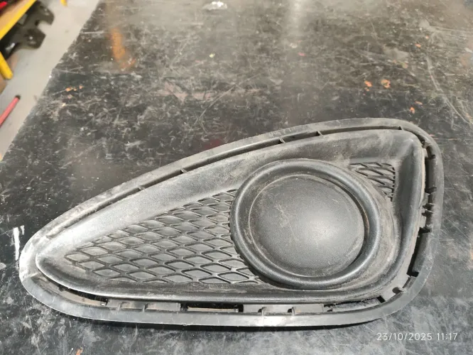 Moldura farol milha esquerda HB20 2013 2014 2015