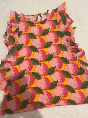 Blusa Farm estampada maçã com babados