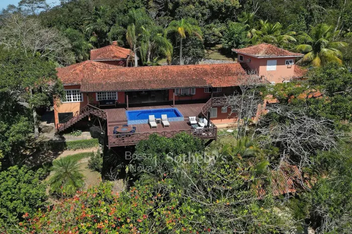 Casa frente mar em Mangaratiba com marina no condomínio