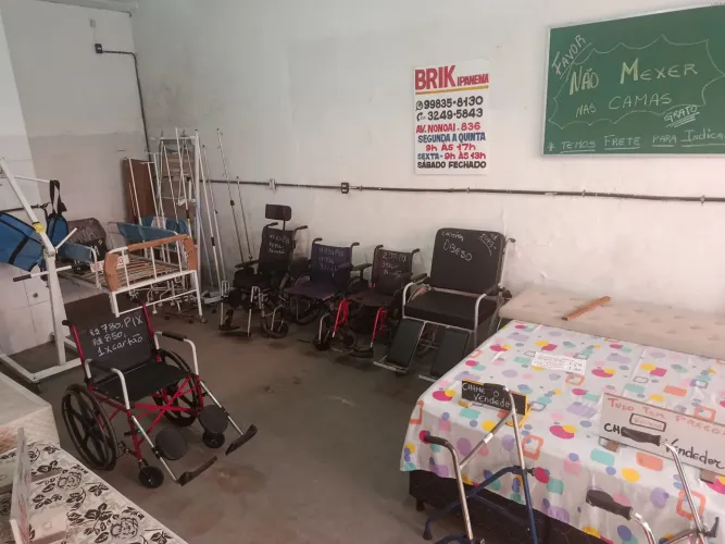 Vários modelos de cadeira de rodas 