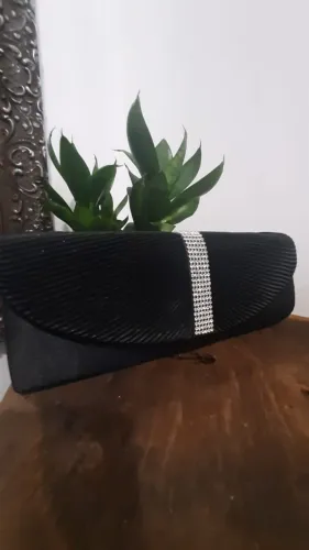 Bolsa de festa com detalhe em strass