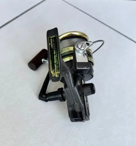 Molinete Daiwa BG 30