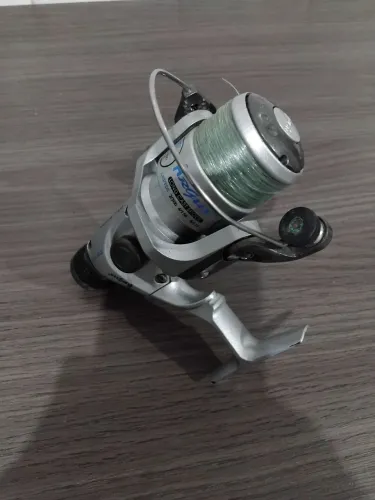 Molinete combat cm100