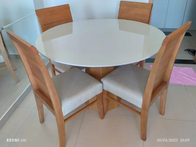 Mesa super resistente na madeira 