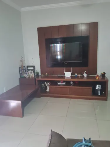 Conjunto painel, mesa de centro, mesinha de canto e raque. Lindo. Madeira maciça.