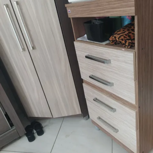 cômoda e guardar roupa de canto posso vender separado se aasssim preferir
