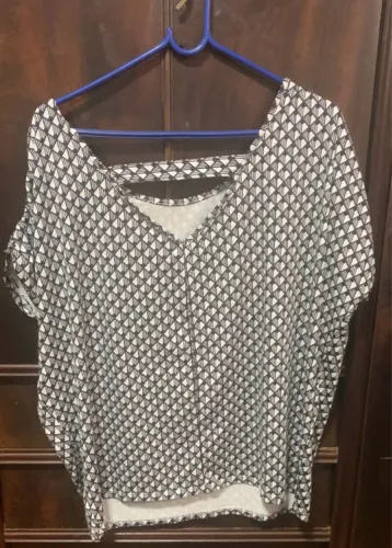 Camiseta Quintess Preta e Branca NOVA NUNCA USADA