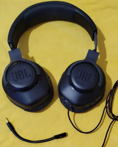 Fone P2 de ouvido JBL para jogos c fio