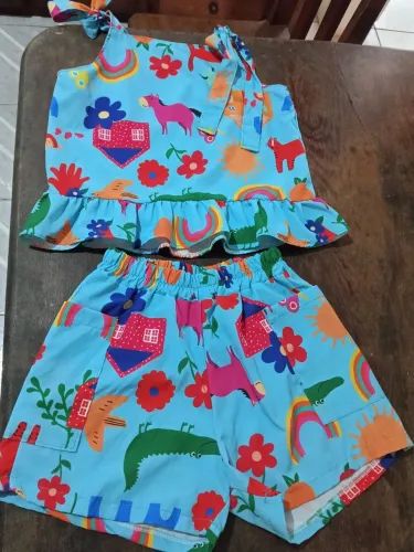 Roupas infantis menina