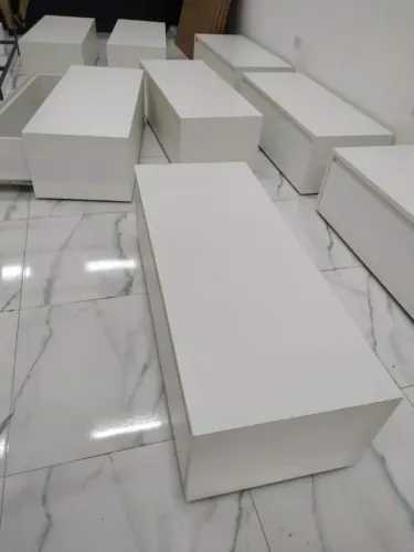 8 Gavetões para Comércio em Madeira Branco + 9 Slatwall Madeira C/ Alumínio e Ganchos
