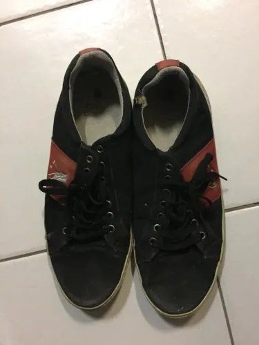 Tênis e Sapatos sociais de diversas cores. Tamanho 41, 42. Semi-novos. R$ 50,00 R$ 50,00