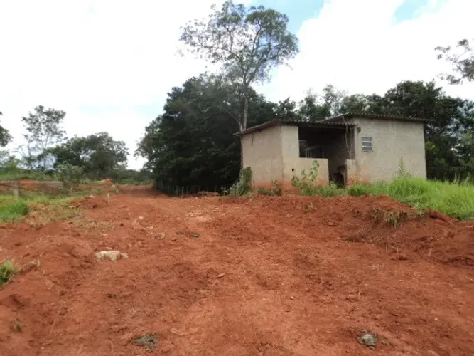 Florestal - Terreno - 23.300 mº - Só R$ 20.000,00 de entrada.