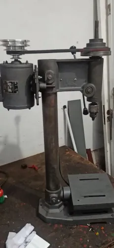 Furadeira de bancada industrial mais ferramenta para tirar roda
