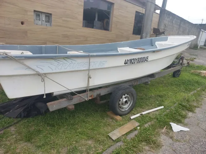 Lancha 15 pés fibra com motor 15 