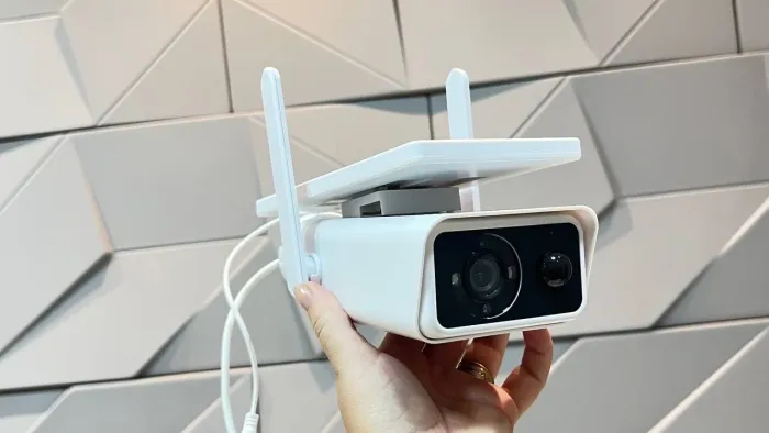 Câmera Solar de Segurança - Wi-Fi, Sensor, Áudio e Visão Noturna p/ Celular