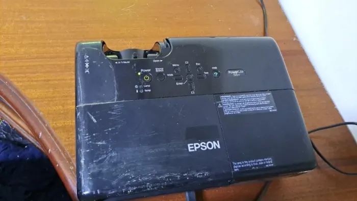 Projetor data show Epson Power lite s5 funcionando perfeitament Entrego testa na sua casa.