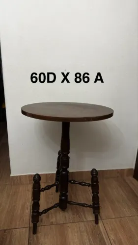 Antiga mesa de canto em madeira 