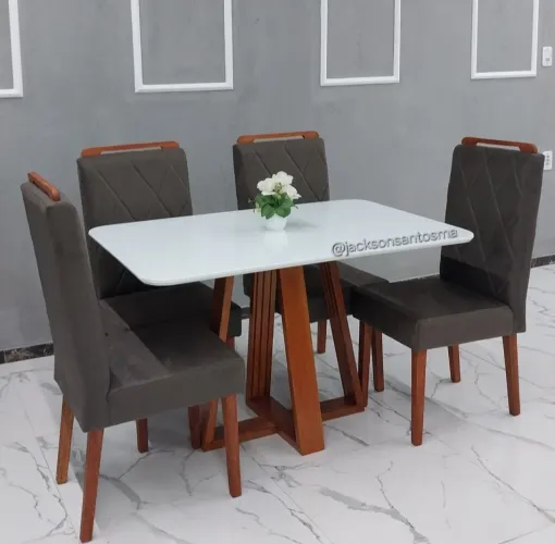 Mesa de Madeira Maciça com Vidro Laqueado + 4 Cadeiras Acolchoadas