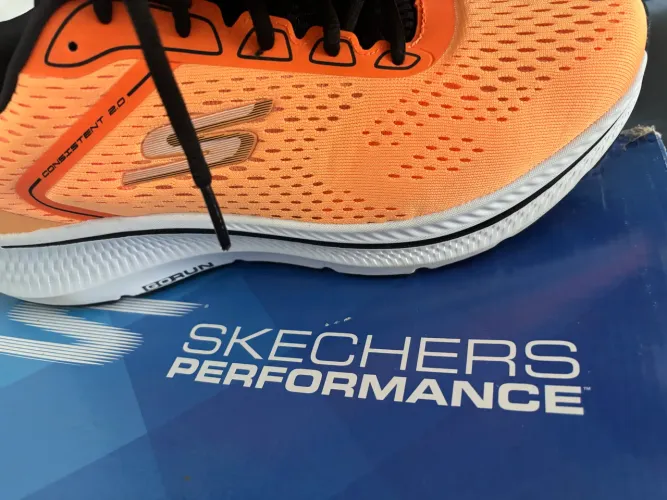 Tênis SKECHERS (PRODUTO NOVO) ÚLTIMO PAR DE 699,00 reais por APENAS 299,00 reais