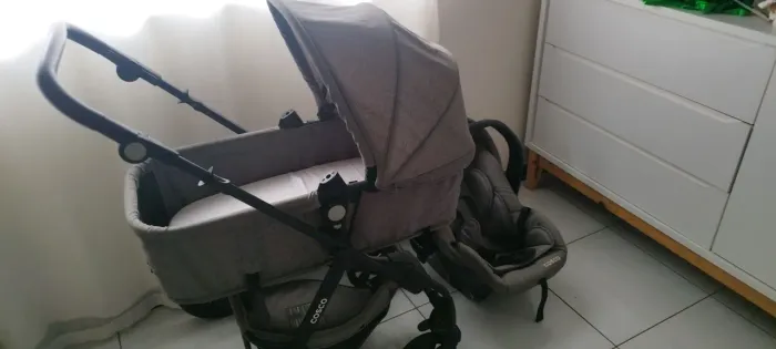 Carrinho de bebê Poppy duo Cosco Travel Sytem com bebê conforto 