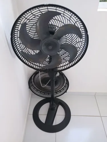 Ventilador de coluna Britânia com defeito