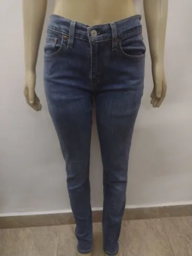 Calça jeans feminina Levis n.42 em ótimo estado 