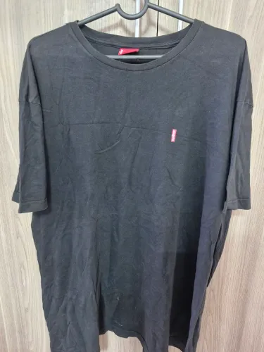 R$ 40 | Camiseta Levi's | Preta | Usada | Perfeito Estado | Tamanho XL | Tam GG | Usada