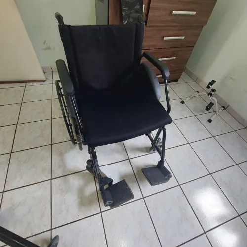CADEIRA DE RODAS