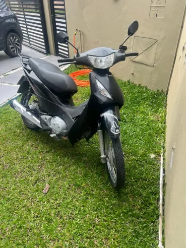 Vendo Honda Biz 125 como nova ,aceito entrada e parcelo!